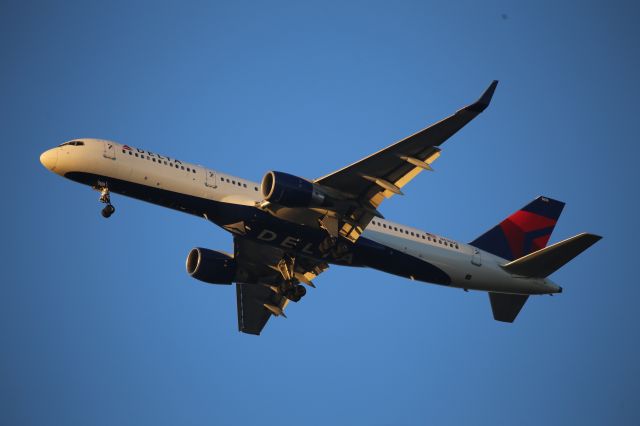 Boeing 757-200 (N536US)