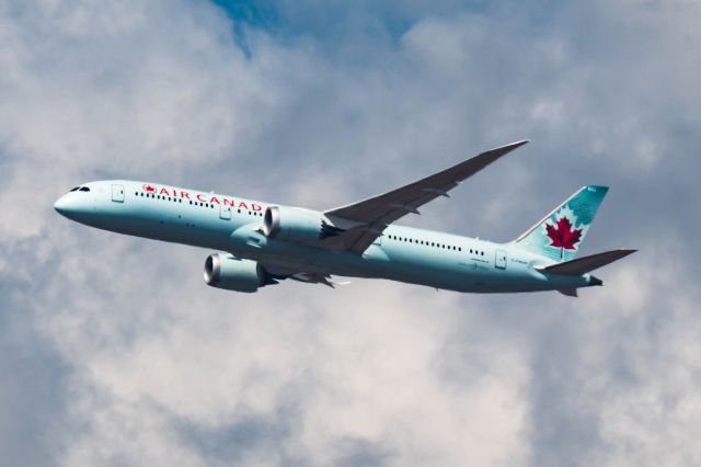Boeing 787-9 Dreamliner (C-FNOH)