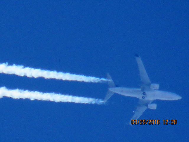 Boeing 737-700 (C-GWJO)