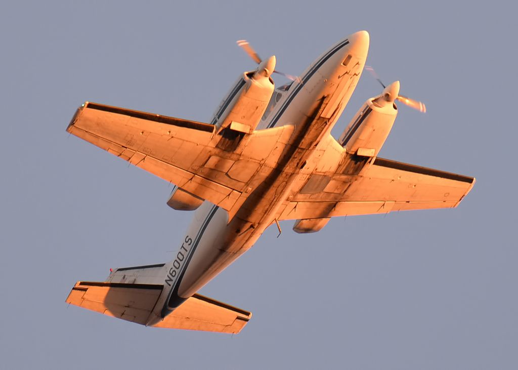 Piper Navajo (N600TS)