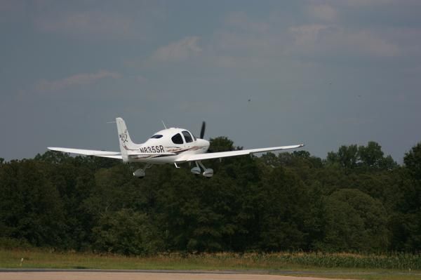 Cirrus SR-22 (N835SR)