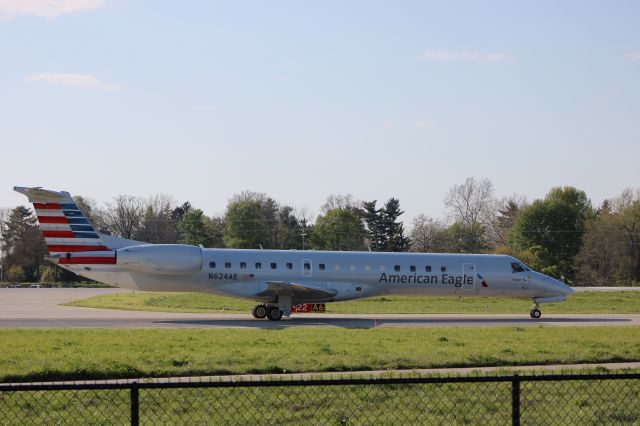 Embraer ERJ-145 (N624AE) - AA6032 taxis to RWY 22 on 4/22/21