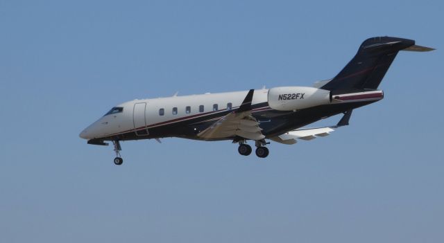 Bombardier Challenger 300 (N522FX) - On final is this 2005 Bombardier Challenger 300 in the Winter of 2019.