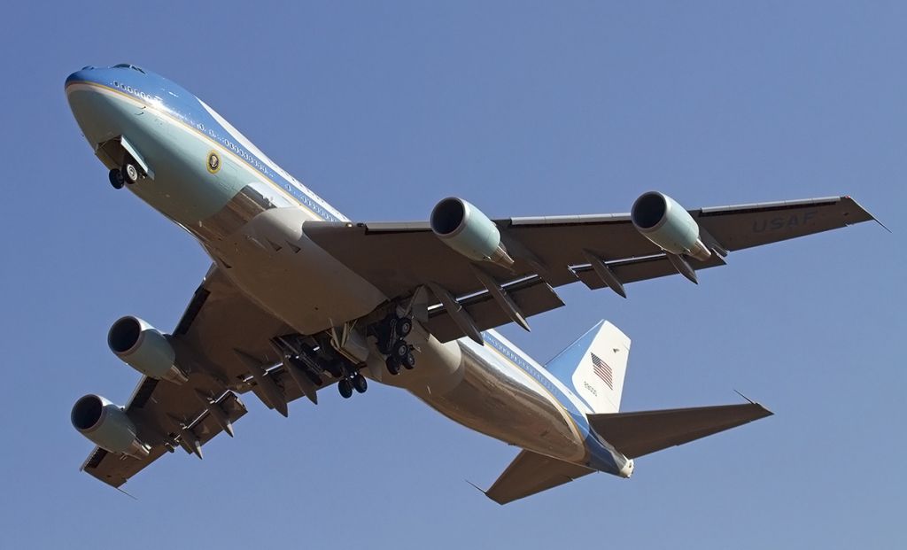 Boeing 747-200 (92-9000)