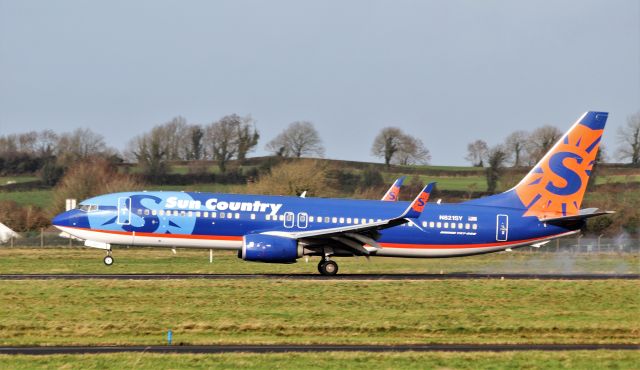 Boeing 737-800 (N821SY) - sun country b737-8fh n821sy landing at shannon 18/11/20.