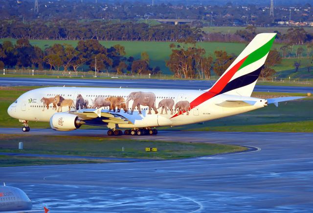 Airbus A380-800 (A6-EOM)