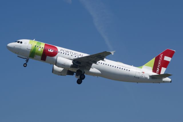 Airbus A320 (CS-TQD)