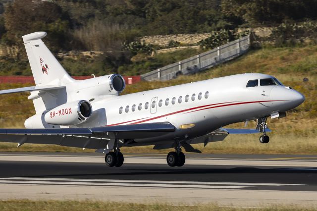 Dassault Falcon 7X (9HMOON)