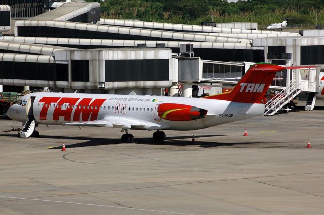 Fokker 100 (PT-MQP) - old colors
