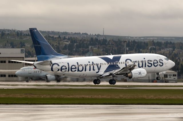 Boeing 737-700 (C-GPNL)