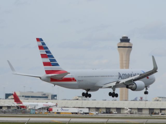 BOEING 767-300 (N396AN)