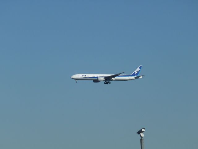 BOEING 777-300 —