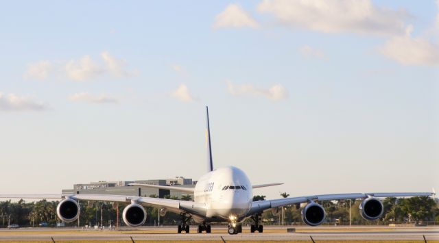 Airbus A380-800 (D-AIMM)