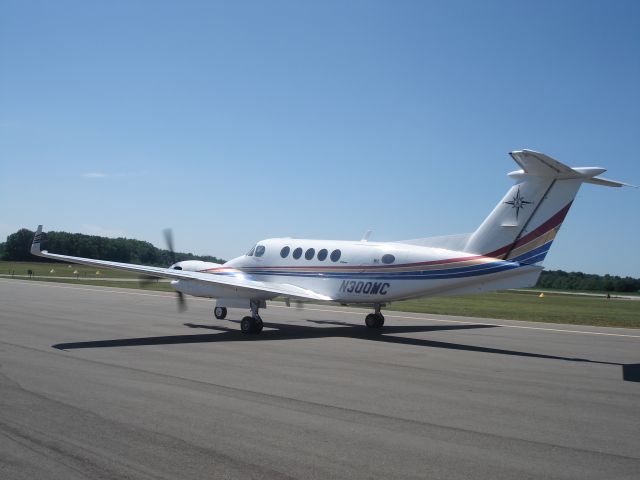 Beechcraft Super King Air 300 (N300MC)