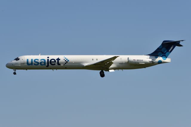 McDonnell Douglas MD-88 (N833US)