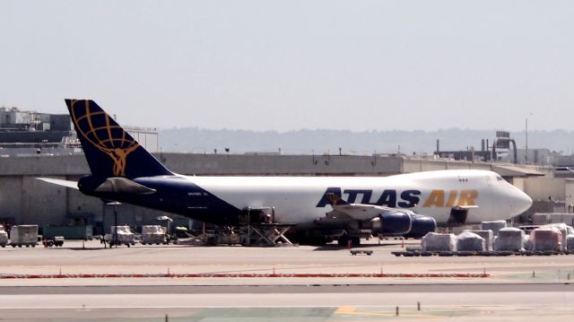 Boeing 747-400 (N492MC)