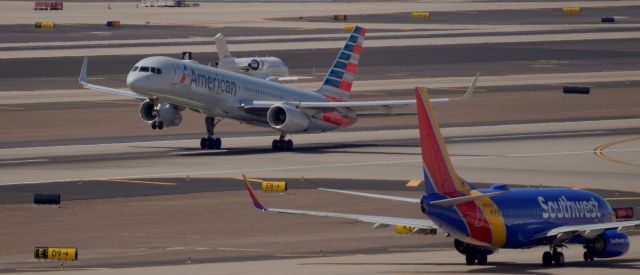 Boeing 757-200 (N205UW) - Phoenix Sky Harbor International Airport SEP2019