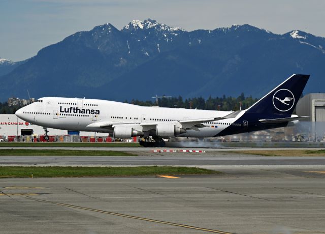 Boeing 747-400 (D-ABVY)