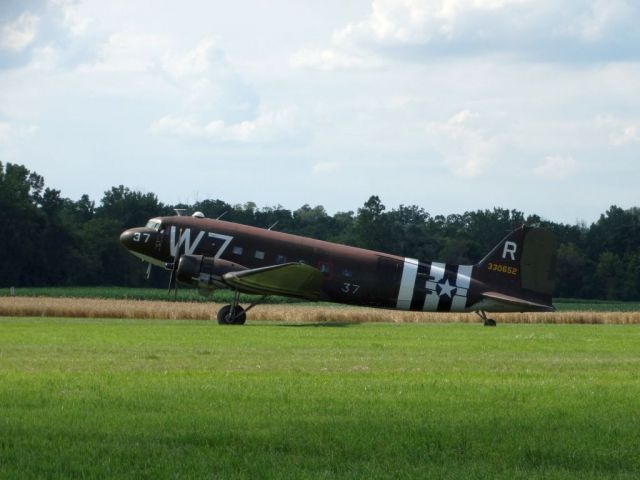 Douglas DC-3 (N345AB)