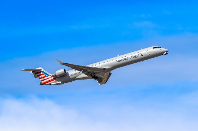 Canadair Regional Jet CRJ-900 (N326MS) - Mesa Airlines CRJ900 taking off from PHX on 11/22/22. Taken with a Canon 850D and Tamron 70-200 G2 lens.