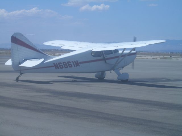 Piper 108 Voyager (N6961M) - Turning on the engine.