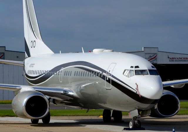 Boeing 737-700 (N737CC)