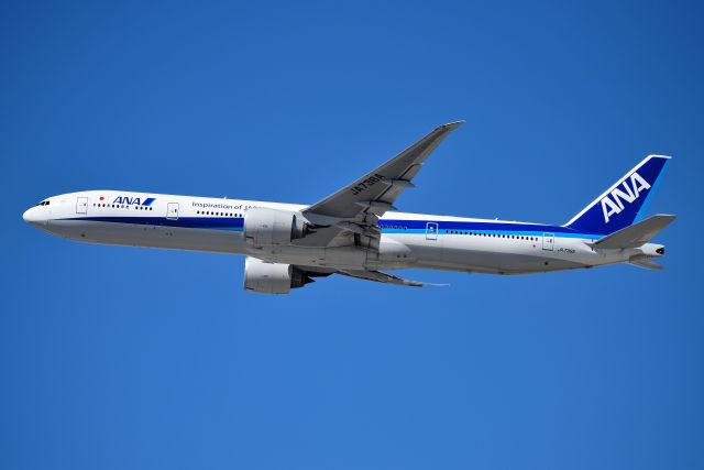 BOEING 777-300 (JA736A) - 28-C 04-15-19