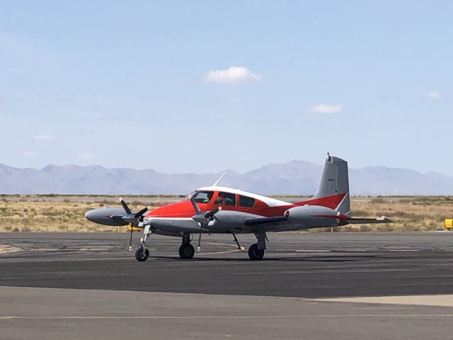 Cessna 310 (N1852H)