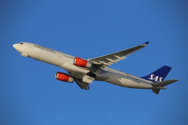 Airbus A330-300 (SE-REH)