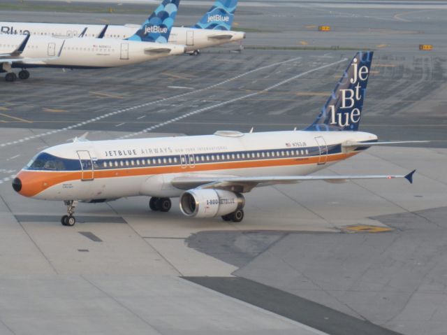 Airbus A320 (N763JB)