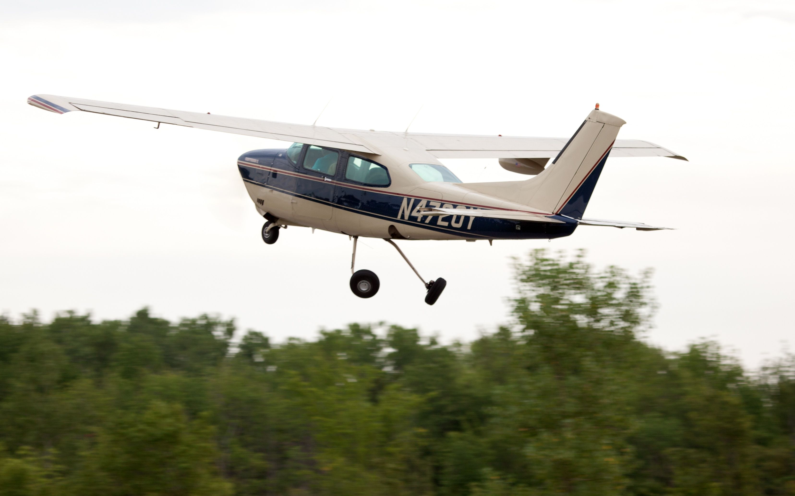 Cessna Centurion (N4720Y) - Take off RW08. Great airport with friendly people!