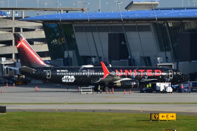 Boeing 737-800 (N36272) - Concourse A at KCLT - 10/24/20