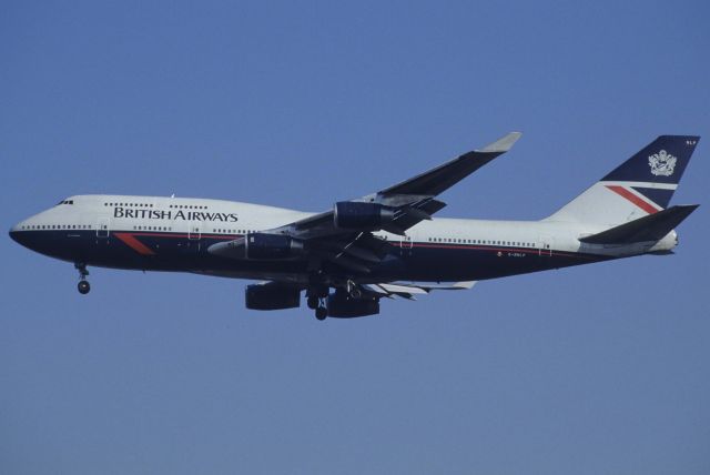 Boeing 747-400 (G-BNLP) - Final Approach to Narita Intl Airport Rwy34L on 1998/12/13