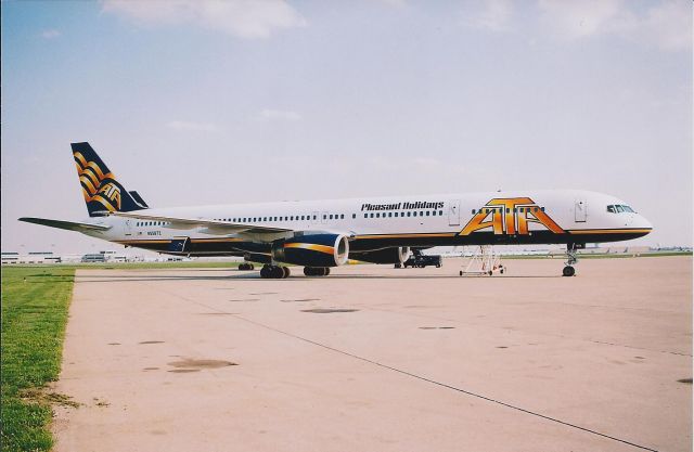 BOEING 757-300 (N558TZ)