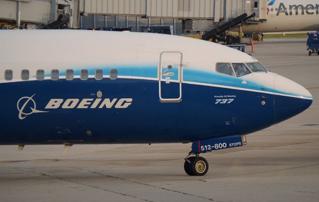 Boeing 737-800 (N512AS)