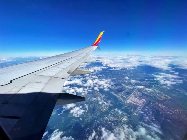 Boeing 737-800 (N8556Z) - A great view of Dulles as we climb out of BWI's TERPZ7 departure enroute BWI-RDU as WN4510