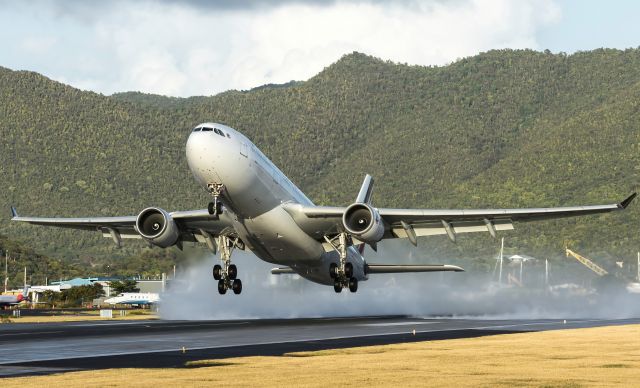 Airbus A330-200 (F-GZCK)