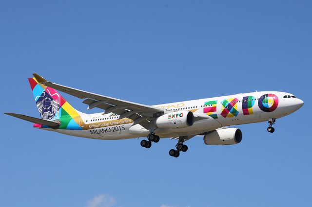 Airbus A330-200 (A6-EYH)