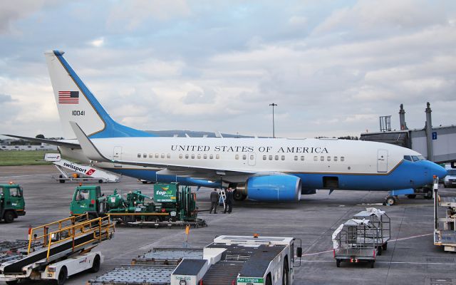 01-0041 — - sam421 usaf c-40b 01-0041 at shannon 14/6/18.