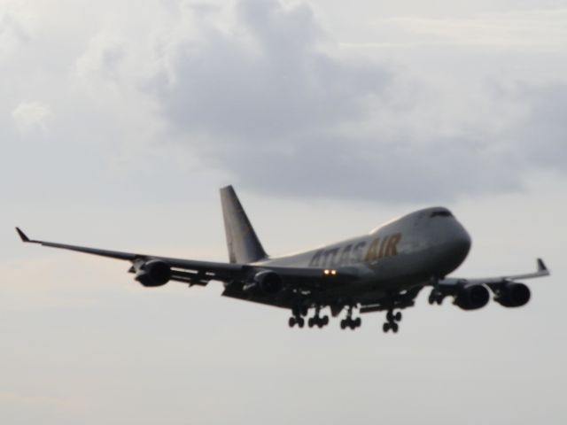 Boeing 747-400 (N496MC)