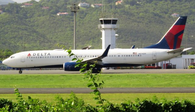 Boeing 737-900 (N814DN)