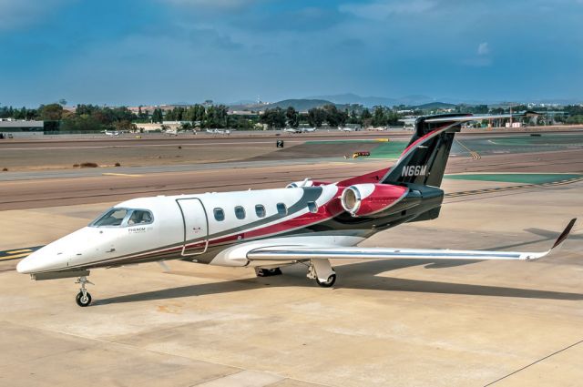 Embraer Phenom 300 (N66M)