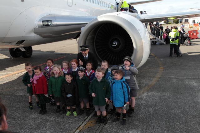 Boeing 737-700 (ZK-NGI) - Air New Zealand last Boeing 737 300 Farewell Tour at the Invercargill stopover, everyone came to say good bye. 8 Sept 2015