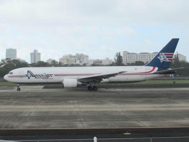 BOEING 767-300 (N319CM)