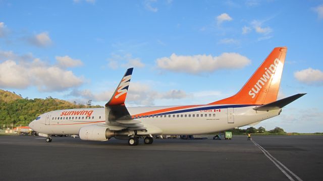 Boeing 737-800 (C-GFVM)