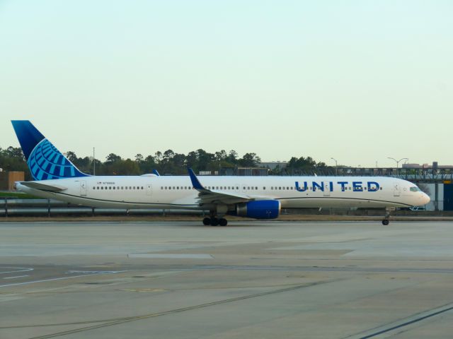 BOEING 757-300 (N78866) - UAL2735br /IAH-DENbr /03/15/2025
