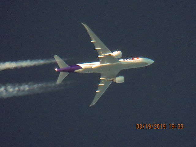 BOEING 777-200LR (N893FD)
