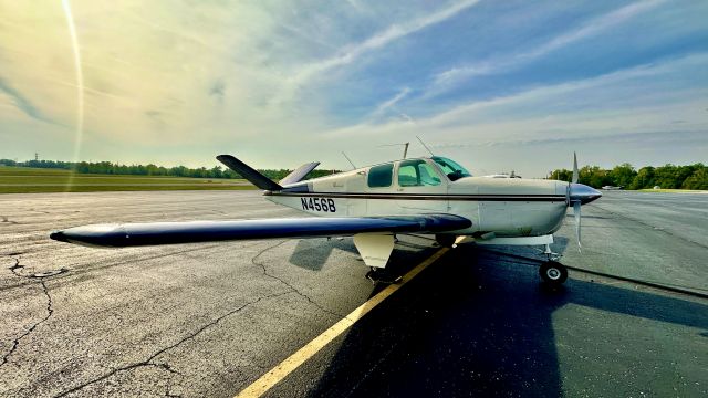 Beechcraft 35 Bonanza (N456B)