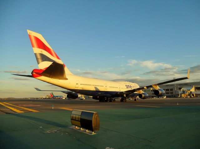 Boeing 747-400 (G-BNLI)