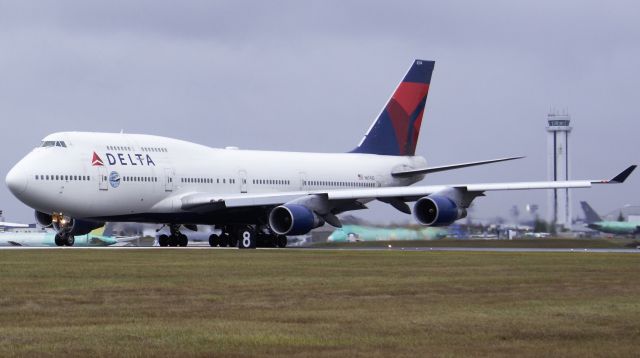 Boeing 747-400 (N674US) - Arrival into PAE on its farewell tour